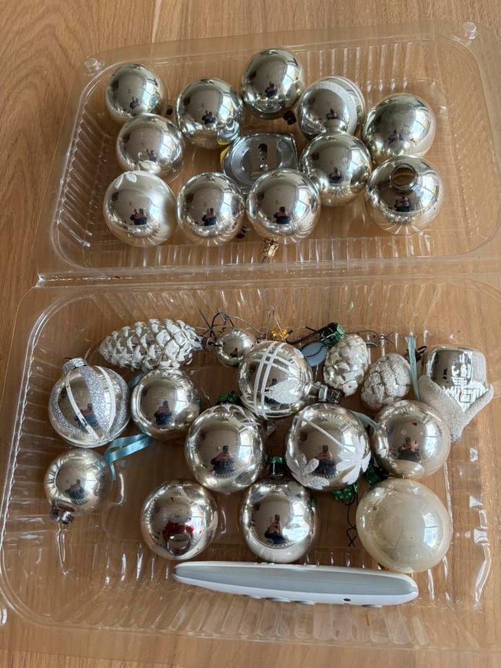 Container vol met 55 antieke glazen kerstballen, Diversen, Kerst, Zo goed als nieuw, Ophalen