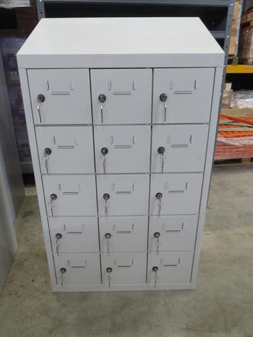 kantine locker lockerkast met 15 deuren en sleutels  beschikbaar voor biedingen