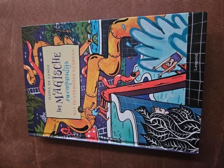 Het magische zwemparadijs met de verboden glijbaan, Boeken, Kinderboeken | Jeugd | 10 tot 12 jaar, Zo goed als nieuw, Ophalen of Verzenden