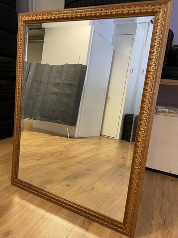 Mooie spiegel beschikbaar voor biedingen