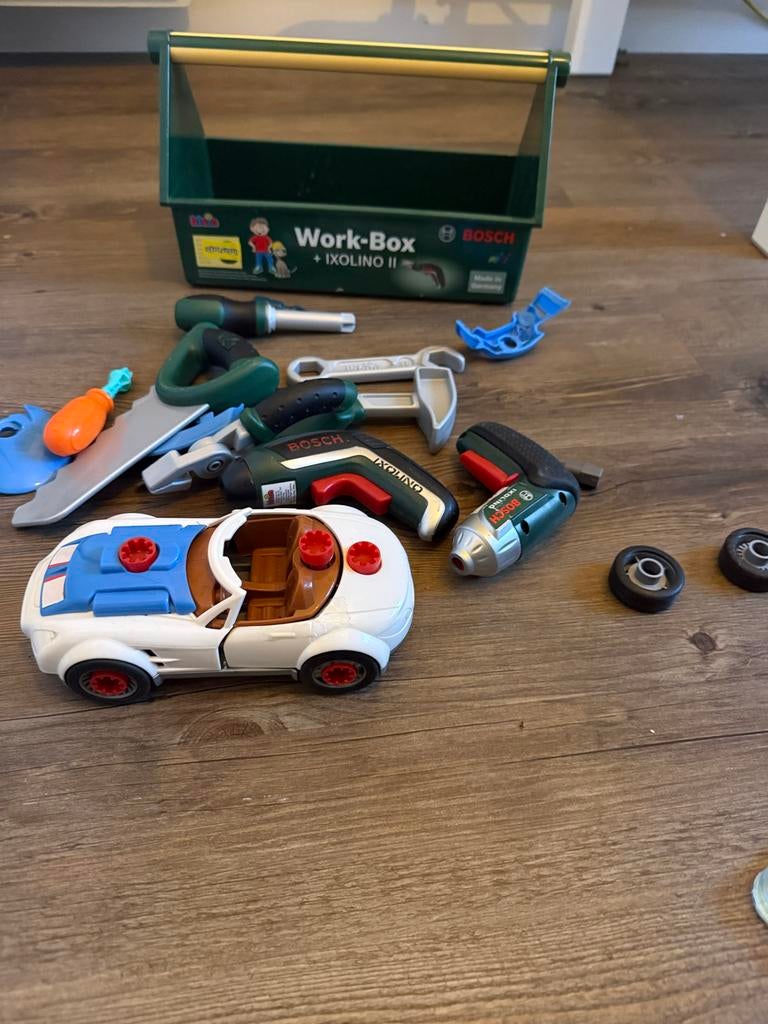 Gereedschapsset met monteerbare auto - Bosch, Ophalen of Verzenden, Gebruikt, Jongen of Meisje
