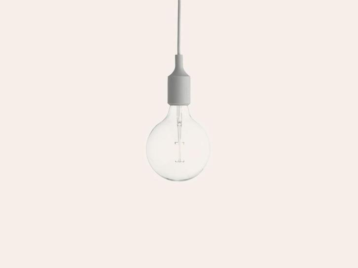 Muuto E27 grijs bij TheReSales, Huis en Inrichting, Lampen | Hanglampen, Zo goed als nieuw, Minder dan 50 cm, Glas, Kunststof