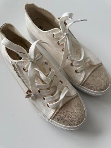 Emas gympen ecru met goud maat 41 beschikbaar voor biedingen