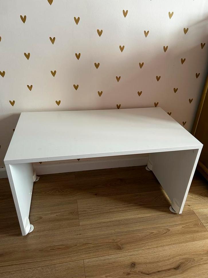 Kinderbank / Bureau ikea smastad, Kinderen en Baby's, Kinderkamer | Tafels en Stoelen, Gebruikt, Tafel(s), Ophalen