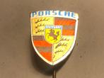 Metalen PORSCHE AUTOMERK Speld (Geel/Rood/Zwart/Aluminiumkl), Verzenden, Zo goed als nieuw, Transport, Speldje of Pin