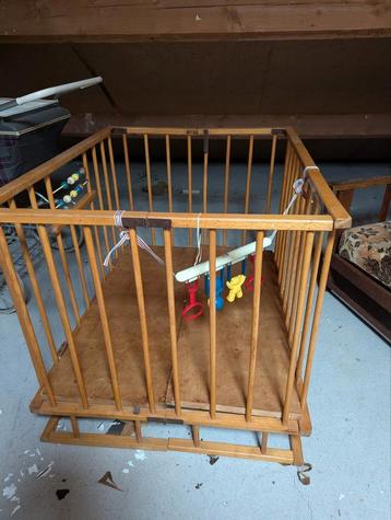 Houten babybox / wieg beschikbaar voor biedingen