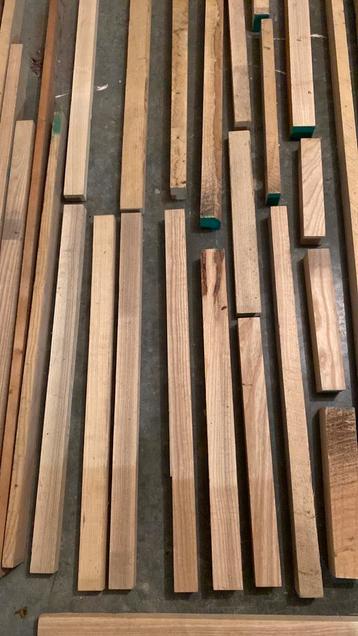 Diverse afmetingen hout beschikbaar voor biedingen