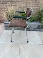 Set van 4 Gispen 1235 vintage stoelen met armleggers., Huis en Inrichting, Stoelen, Ophalen, Gebruikt, Bruin, Vier