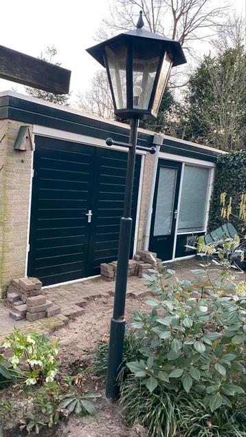 Mooie lantaarn voor in de tuin (hoogte 280 cm) beschikbaar voor biedingen