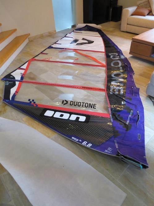 Duotone Warp_Fin 2024 6.8 in topstaat, Watersport en Boten, Windsurfen, Zo goed als nieuw, Zeil, Minder dan 250 cm, Met draagtas