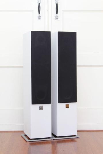 Dali Zensor 5 zuiltjes. Wit beschikbaar voor biedingen