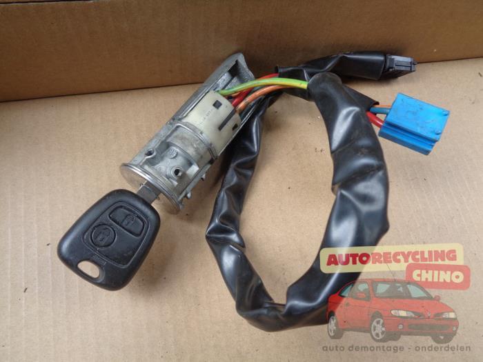 Kontaktslot + Sleutel van een Peugeot 206, Auto-onderdelen, Ophalen, Gebruikt, -, -