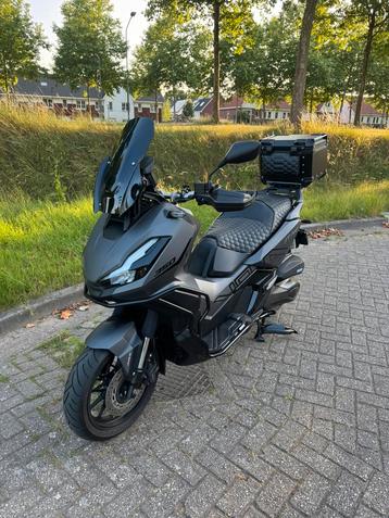 Honda adv 350 custom beschikbaar voor biedingen