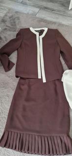 Drie delig set maat M,L, Ophalen, Zo goed als nieuw, Onder de knie