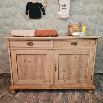 Mooie oude grenenhouten commode  beschikbaar voor biedingen