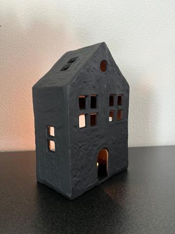 J-Line Kaarsenhouder Huis Aluminium Zwart Nieuw beschikbaar voor biedingen