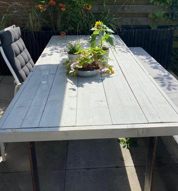 Prachtige tuintafel rechthoekig beschikbaar voor biedingen