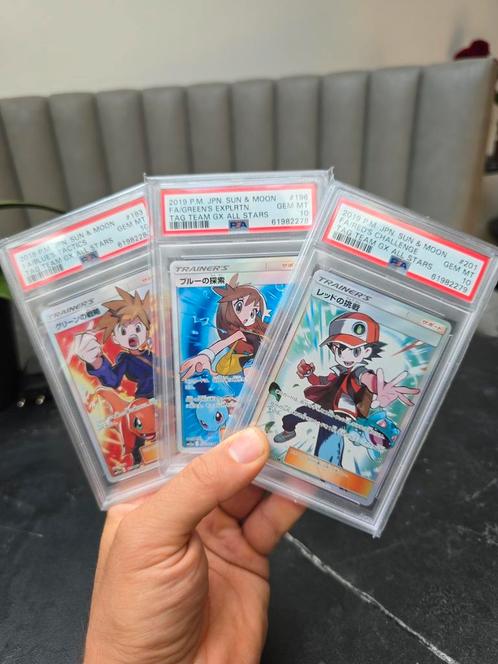 2019 FA/BLUE-GREEN-RED Tag Team GX Trainer Art SET PSA 10, Hobby en Vrije tijd, Verzamelkaartspellen | Pokémon, Zo goed als nieuw