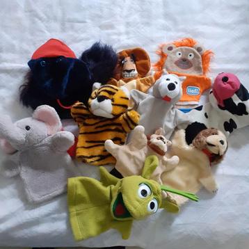 Zachte handpoppen poppenkastpoppen ( B ) beschikbaar voor biedingen