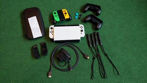 Nintendo Switch OLED (wit) - inclusief bon - veel accesoires, Spelcomputers en Games, Spelcomputers | Nintendo Switch, Zo goed als nieuw
