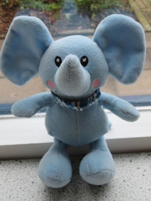 Olifant merk Toi Toys van Action licht blauw velours, Kinderen en Baby's, Speelgoed | Knuffels en Pluche, Olifant, Ophalen of Verzenden