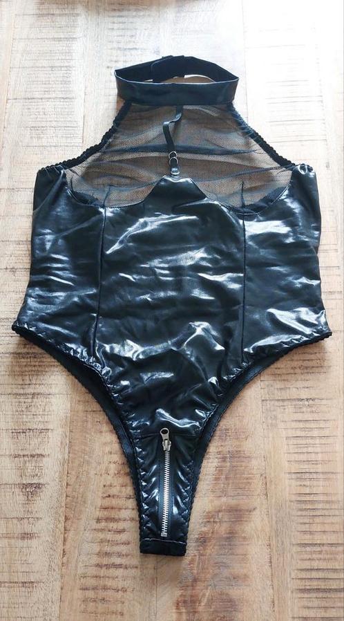 Zwarte PU Stringbody, Kleding | Dames, Ondergoed en Lingerie, Body of Korset, Zwart, Verzenden