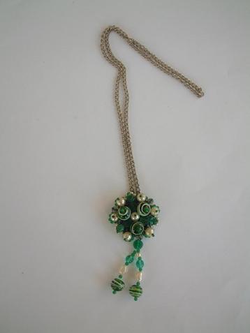 Gave grote retro ketting met grote groene hanger beschikbaar voor biedingen