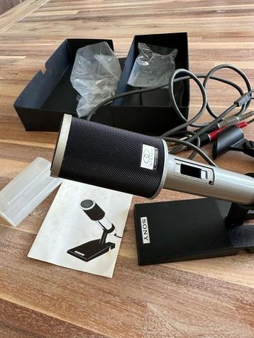 microphone met toebehoren beschikbaar voor biedingen
