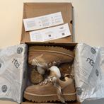 UGG Lowmel sneakers nieuw met doos & extra veters – maat 38, Beige, Nieuw, Ophalen of Verzenden, Sneakers of Gympen