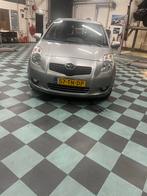 Toyota Yaris Automaat 1.3 16V Vvt-i 5DR, Auto's, Stof, 40 €/maand, Zwart, 4 cilinders