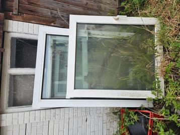 Meerdere soorten kunfstof ramen en deuren zonder kozijn beschikbaar voor biedingen