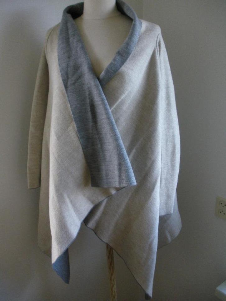 ZARA KNIT cape beige grijs maat M - nieuw -, Kleding | Dames, Jassen | Winter, Nieuw, Maat 38/40 (M), Beige, Ophalen of Verzenden