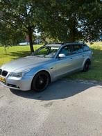 BMW 5-Serie 2.5 I 525 Touring AUT 2005 Grijs, Auto's, BMW, Automaat, Achterwielaandrijving, Zwart, 2000 kg