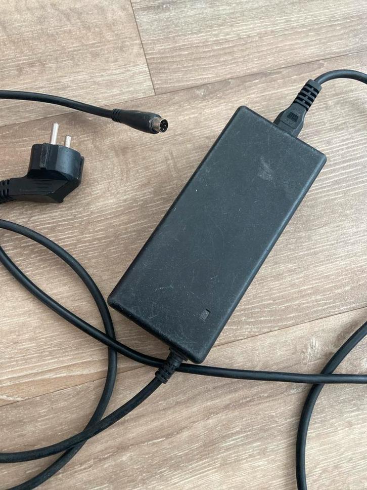 Stella Accu Lader 5 Pins - Fiets Acculader, Fietsen en Brommers, Fietsaccessoires | Fietsaccu's, Gebruikt, Ophalen of Verzenden