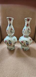 Polychroom vintage knobbelvaas 2x pauwafbeelding, Antiek en Kunst, Ophalen of Verzenden