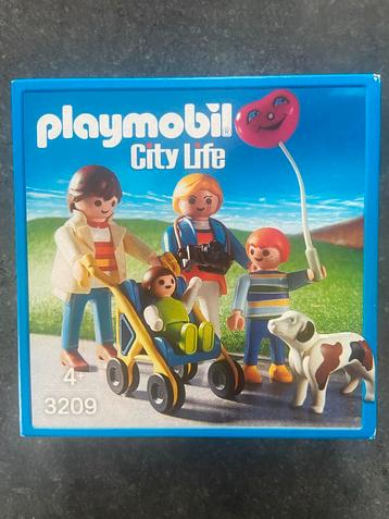 Playmobil City Life Wandelen met Kind en Hond beschikbaar voor biedingen