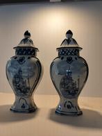 2 Delfts blauwe vazen. Hand geschilderd., Antiek en Kunst, Ophalen of Verzenden