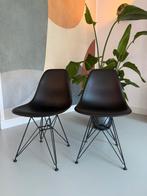 2 Vitra DSR eetkamerstoelen – Vitra Charles Eames, zwart, Huis en Inrichting, Stoelen, Ophalen, Zwart, Kunststof