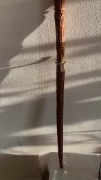 Thais zwaard met gedetailleerd  houtsnijwerk, Antiek en Kunst, Ophalen of Verzenden