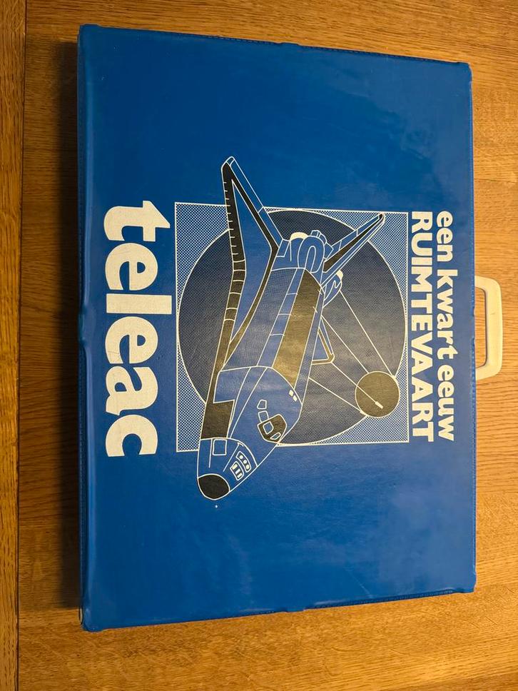 Teleac: Een Kwart Eeuw Ruimtevaart - Compleet Pakket, Boeken, Techniek, Gelezen, Overige onderwerpen, Ophalen of Verzenden