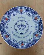 Nieuwstaat: Delfts blauw bord Abdicatie Koningin Beatrix, Ophalen of Verzenden, Nieuw, Servies