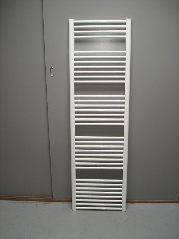 Badkamer radiator 30 cm breed x 185 cm hoog in het wit 719W, Huis en Inrichting, Woonaccessoires | Overige, Nieuw, Ophalen of Verzenden