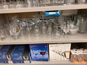 Grote collectie glaswerk voor feestdagen beschikbaar voor biedingen