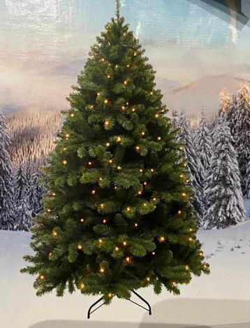 Kunst kerstboom, triumph tree, met lichtjes beschikbaar voor biedingen