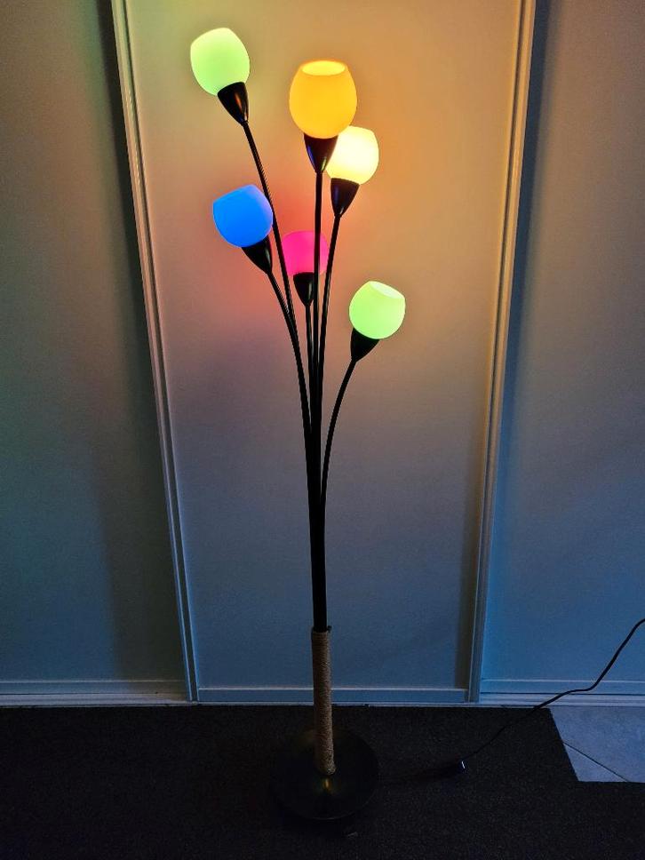 staande lamp met 6 witte glazen kelken retro fifties sixties, Huis en Inrichting, Lampen | Vloerlampen, Gebruikt, 150 tot 200 cm