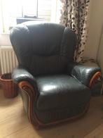Leren fauteuil met houten details, Huis en Inrichting, Fauteuils, Ophalen, Gebruikt, Leer, 75 tot 100 cm