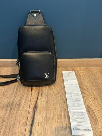 Louis vuitton sling bag authentiek beschikbaar voor biedingen