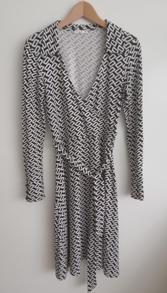 Vila tricot jurk met grafisch patroon, maat M, Kleding | Dames, Jurken, Zo goed als nieuw, Maat 38/40 (M), Onder de knie, Verzenden