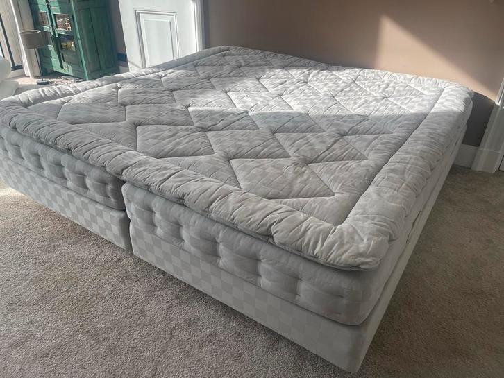 Hästens Bed 210x210 - Luxe Slaapcomfort!, Huis en Inrichting, Slaapkamer | Matrassen en Bedbodems, Zo goed als nieuw, Matras, Overige maten