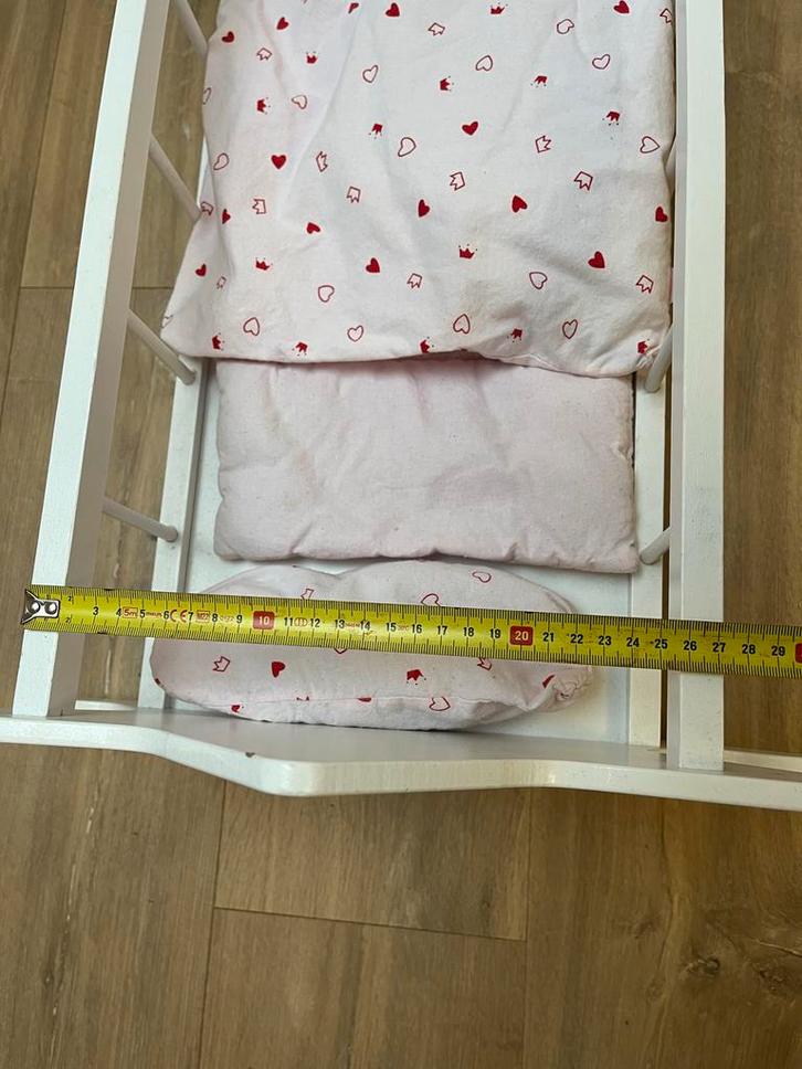 Wit poppenbedje met beddengoed, Kinderen en Baby's, Speelgoed | Poppen, Zo goed als nieuw, Ophalen of Verzenden